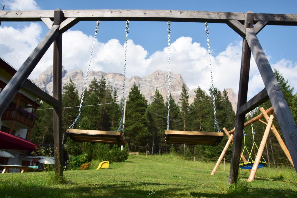 Hotel Ciasa Ai Pini San Cassiano (Badia) Exterior foto