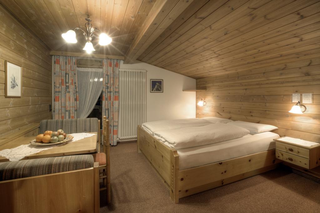 Hotel Ciasa Ai Pini San Cassiano (Badia) Quarto foto
