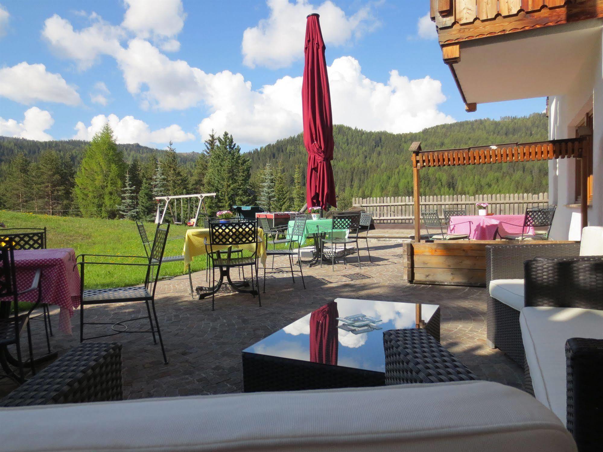Hotel Ciasa Ai Pini San Cassiano (Badia) Exterior foto